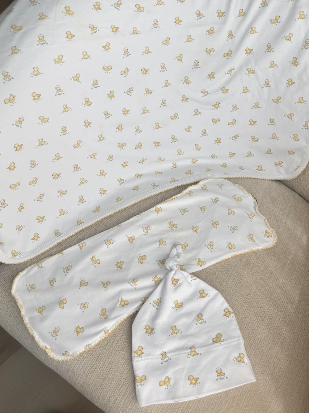 Kissy Kissy giftset blanket burp cloth baby hat hatchlings chicks unisex newborn
